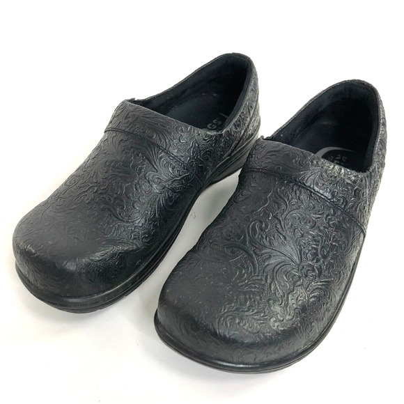 Klogs 8.5 W Embossed Nursing Clogs Women's Slip On Slip Resistant Shoes Black - Picture 1 of 15
